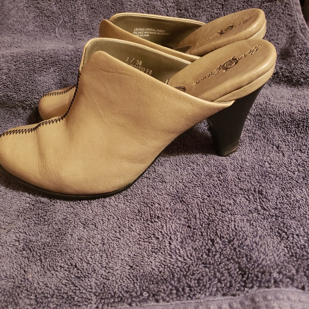Leather Slip-On Clogs Mules Born Crown Size 7 Stacked Heel Pale Green